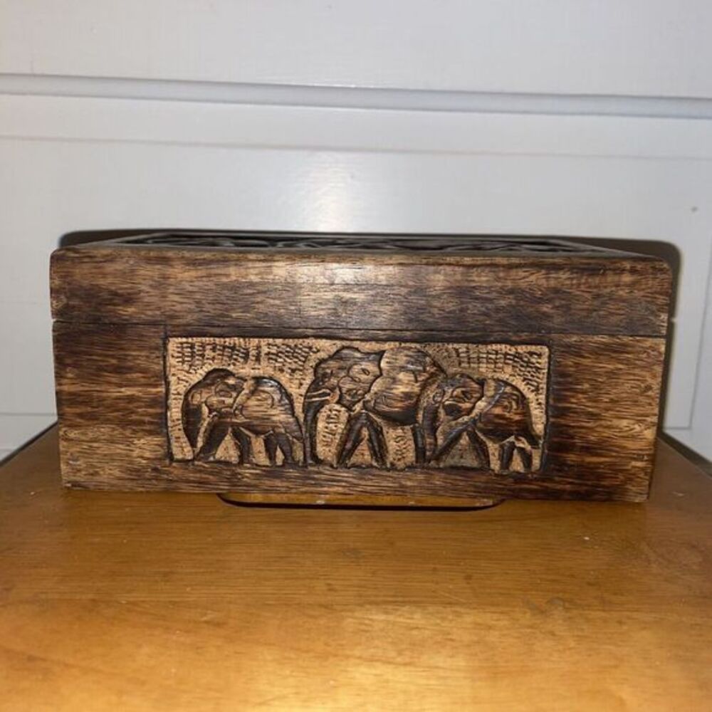 Beautiful Hand Carved Wood Box, Hinged‎ Lid, Herd Of Elephants 8.5 X 5.5x 3.5" - Picture 4 of 9